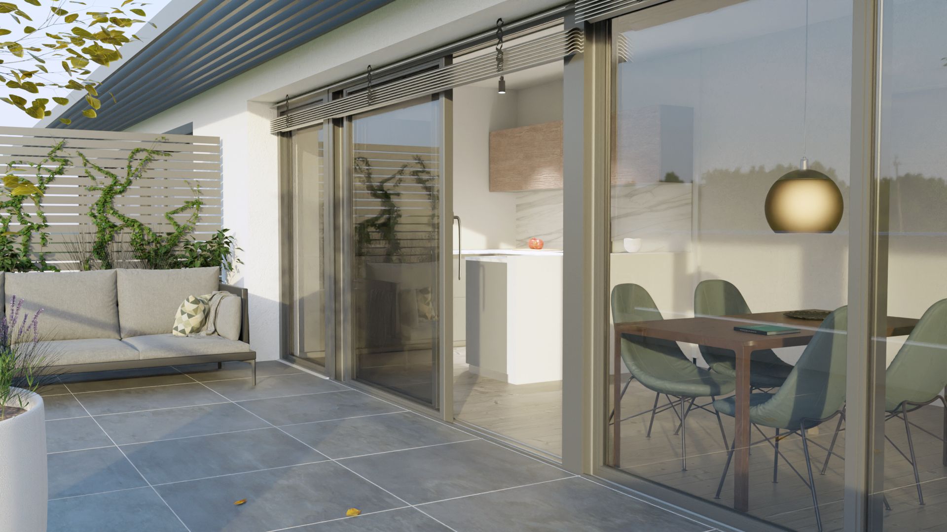 Moderne Terrasse mit Glasfront, grauem Sofa, Pflanzen, Esstisch und Hängelampe im Hintergrund.